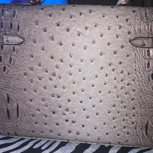 Elegant Gray Crocodile-Embossed Handbag(Ashley Hordge) - Picture 9 of 17